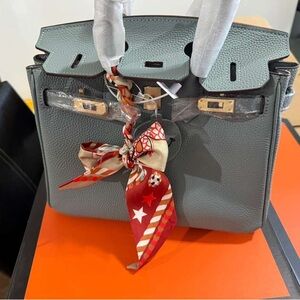 Elegant Gray Leather Handbag